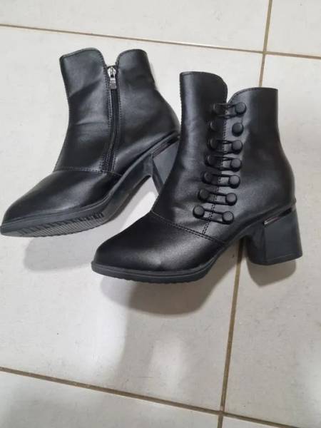 Botas Femininas Preta N34/35