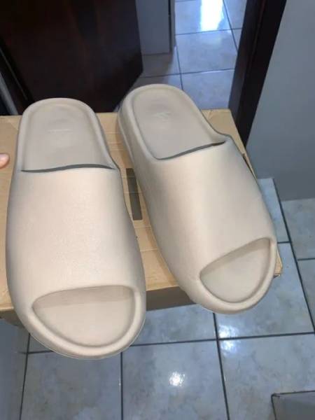 Chinelo Adidas Yeezy Slide Pure