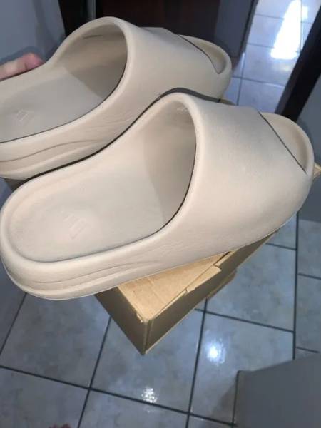 Chinelo Adidas Yeezy Slide Pure