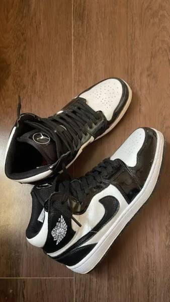 Tnis Nike Air Jordan 1 Mid Panda - Preto E Branco