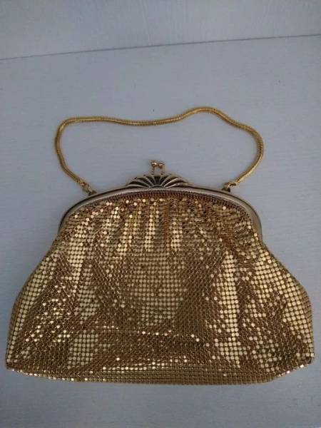 Confira* Bolsa Vintage Dourada Retangular