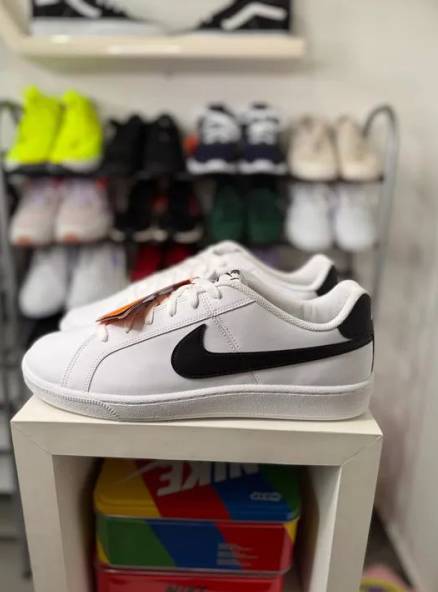 Nike Court Royale