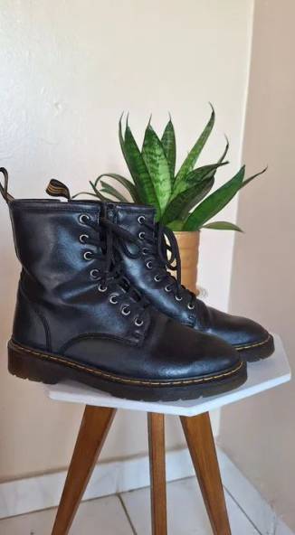 Bota Estilo Veggie Shoes - Tam. 35 (couro Vegano)