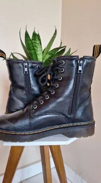 Bota Estilo Veggie Shoes - Tam. 35 (couro Vegano)