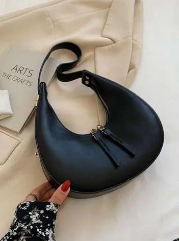 Bolsa Hobo Preta Com Ala Regulvel