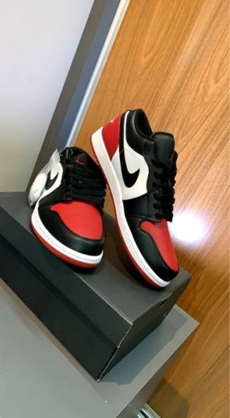 Air Jordan 1 Low Bred Toe