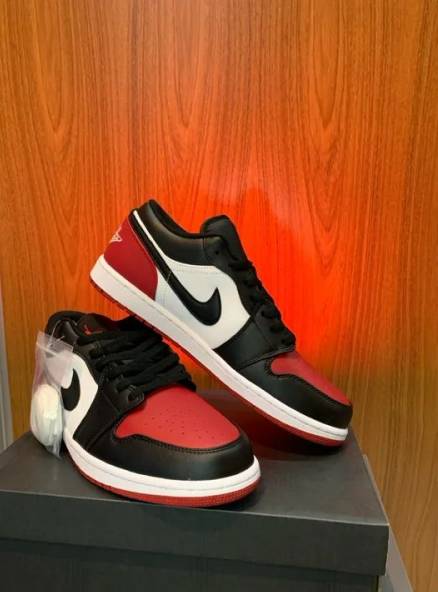 Air Jordan 1 Low Bred Toe