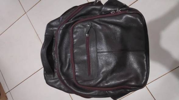 Mochila Hoover  Em Couro Legimeto Semi Nova