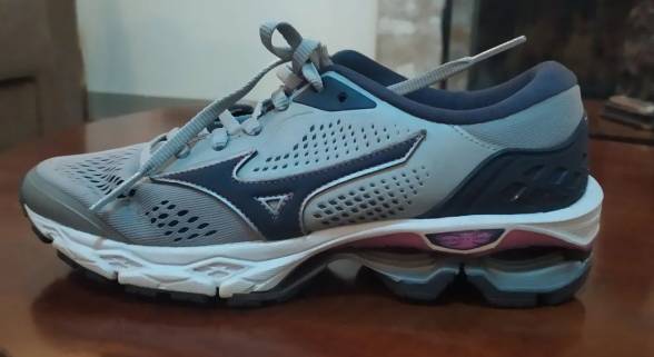 Tnis Mizuno Wave Invictus  br tamanho: 35