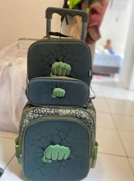 Conjunto De Malas Hulk - Mochila, Mala De Rodinhas, Estojo E Lancheira