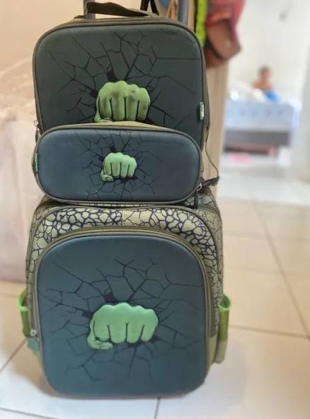 Conjunto De Malas Hulk - Mochila, Mala De Rodinhas, Estojo E Lancheira